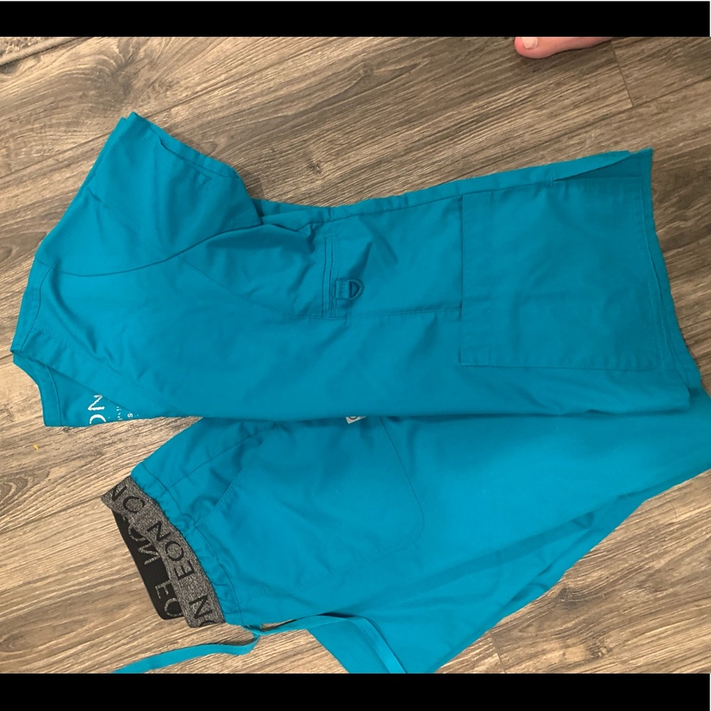 Eon scrubs XS